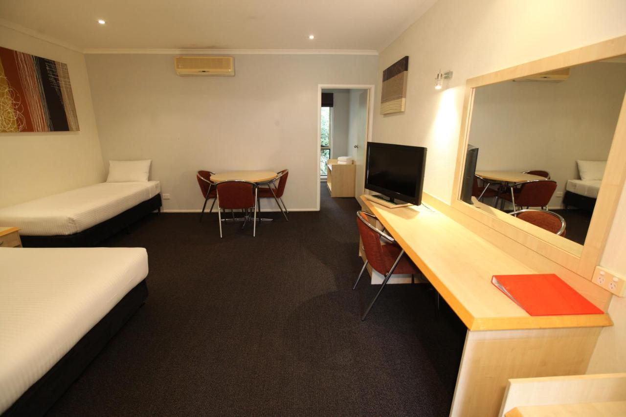 Red Bridge Motor Inn Woombye Exterior photo